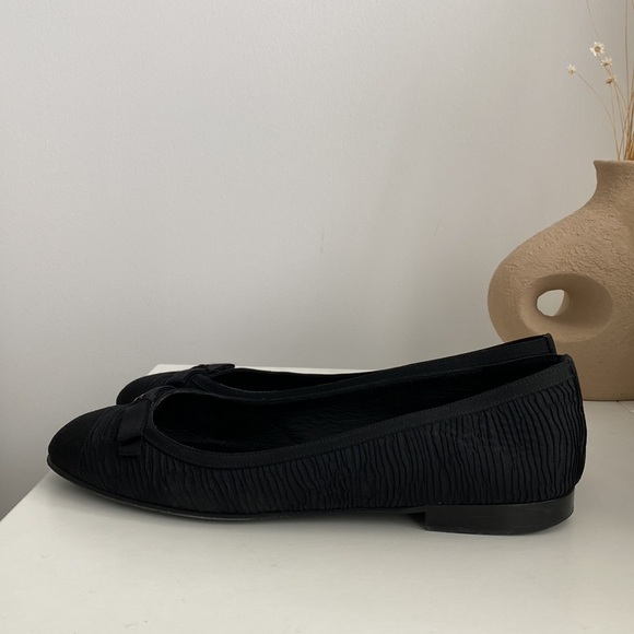 Chanel *Authentic* Interlocking CC Logo Black Crinkle Flats Size Euro 39 - Picture 7 of 14